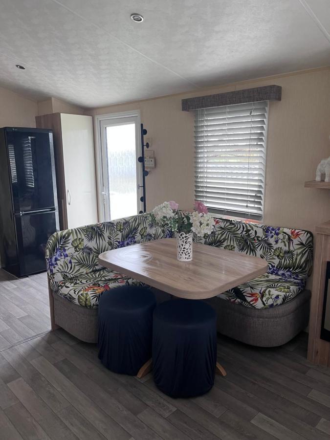 Take Me To The Beach At J&S Caravan Holidays Newquay Bay Resort Saint Columb Minor Exterior foto